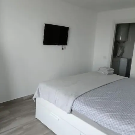 Sea View Apartment *